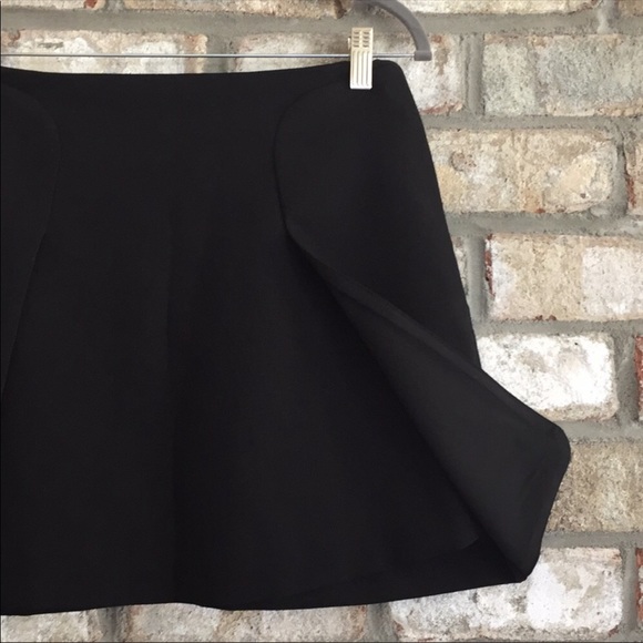 NWT Banana Republic Black Mini Skirt - Sz 6 - Picture 5 of 8